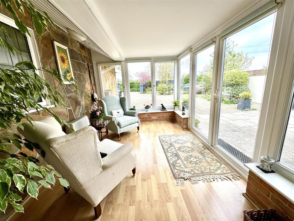 Property photo 2 of 23 Garden Entrance Room