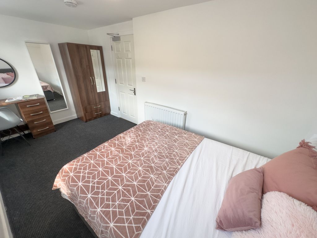 Property photo 3 of 12 6