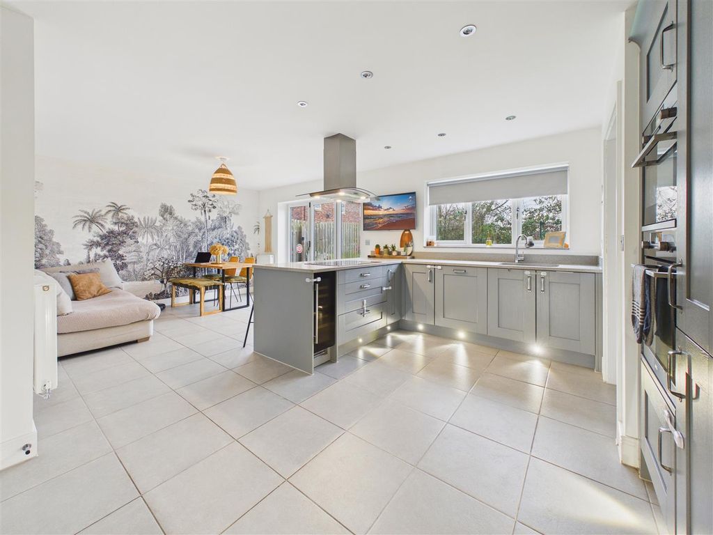 Property photo 2 of 23 Kitchen/Dining Room