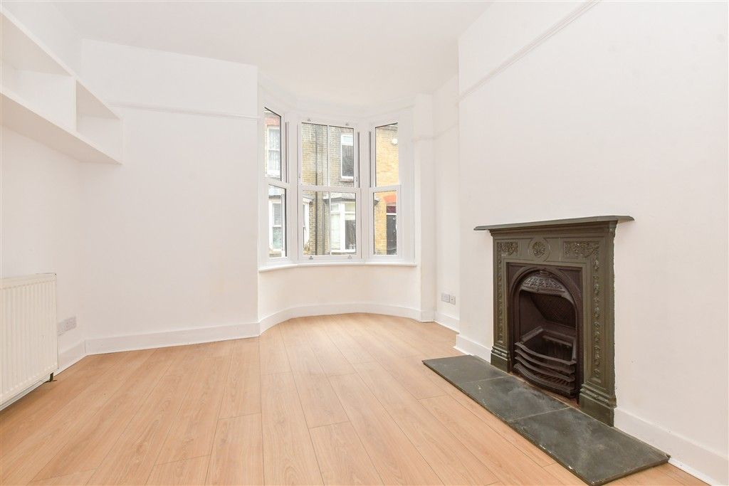 Property photo 1 of 14 Lounge