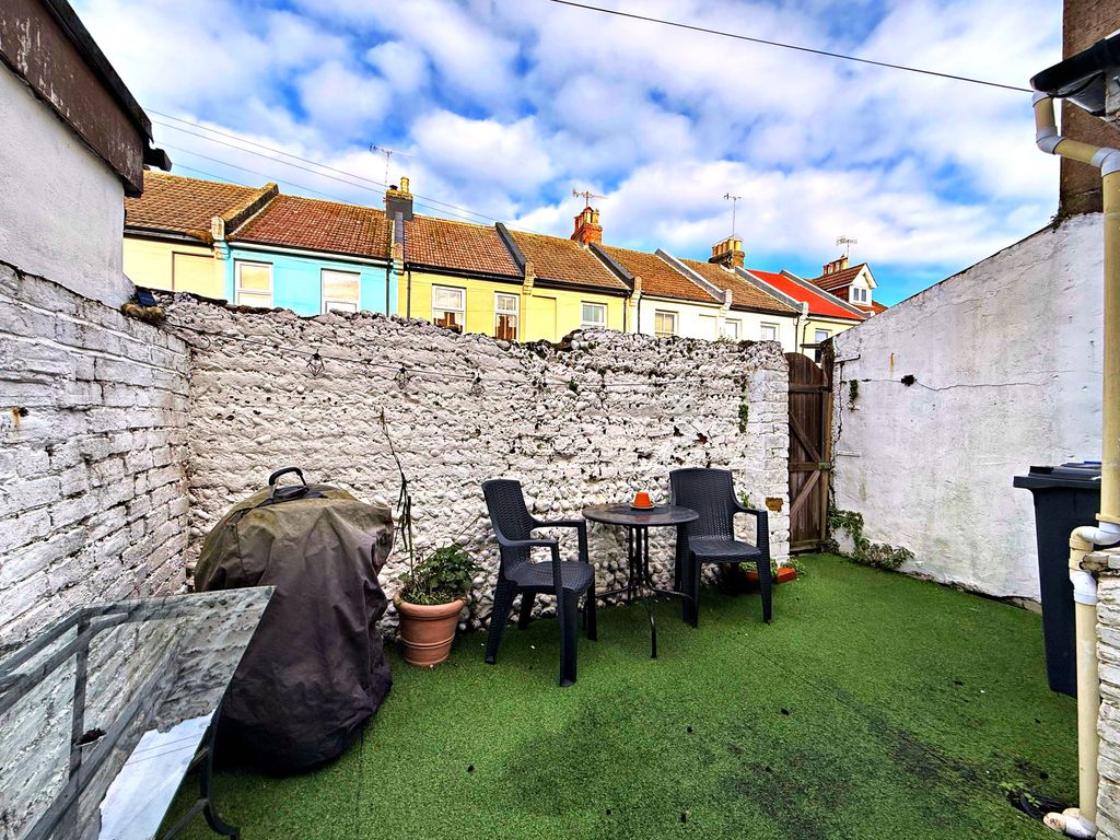 Property photo 2 of 14 Garden