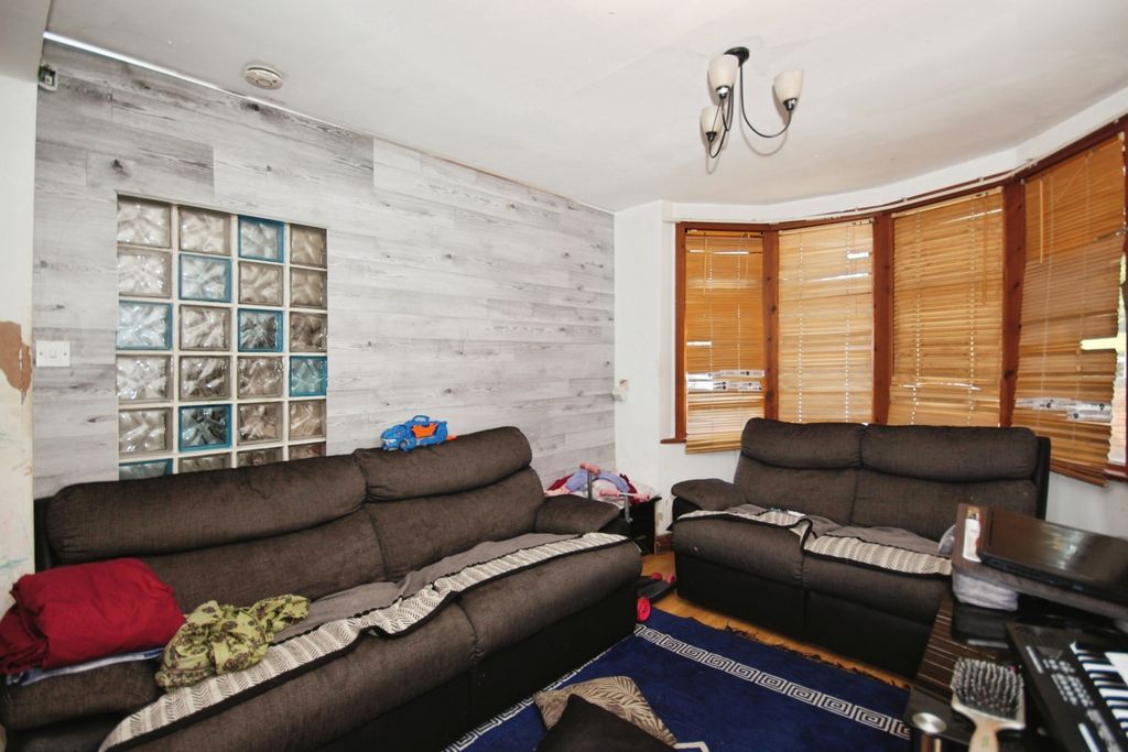 Property photo 3 of 16 Pbox-Img.Jpg