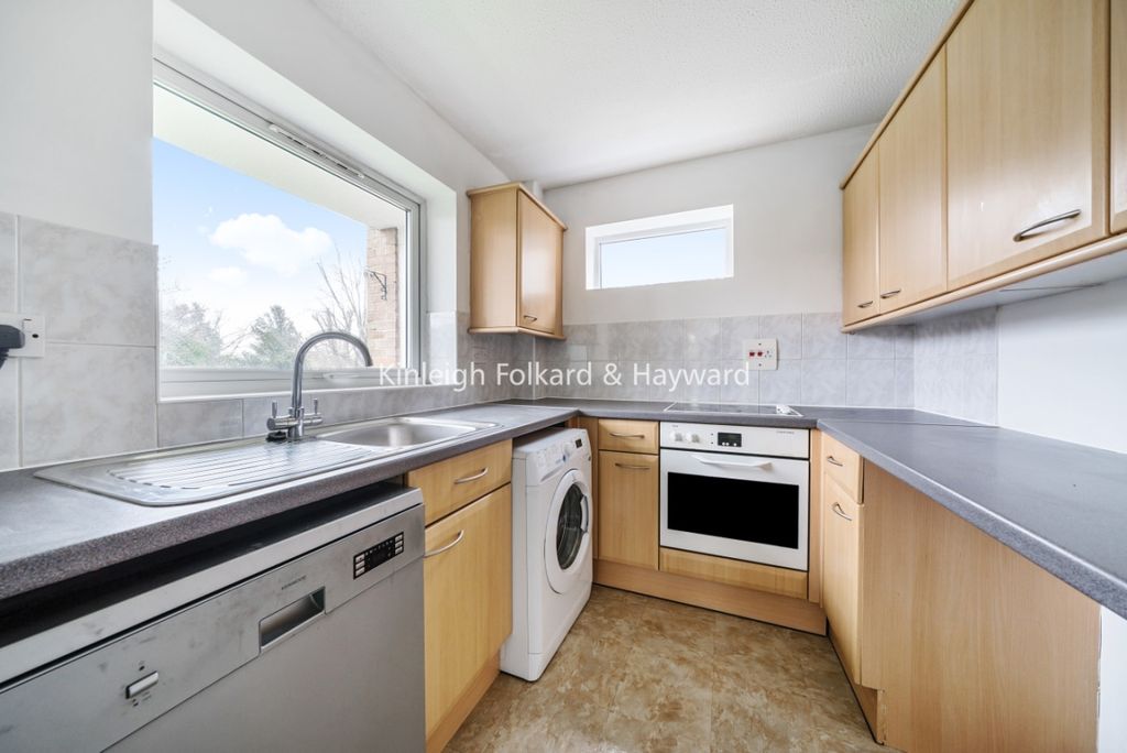 Property photo 3 of 6 4749A711-9434-4Eb8-8