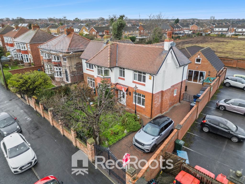 Property photo 1 of 37 4682411