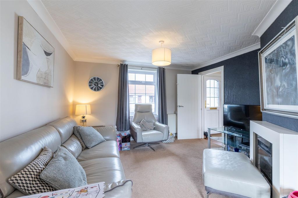 Property photo 3 of 20 1, Strathearn Terrace Aberuthven-14.Jpg