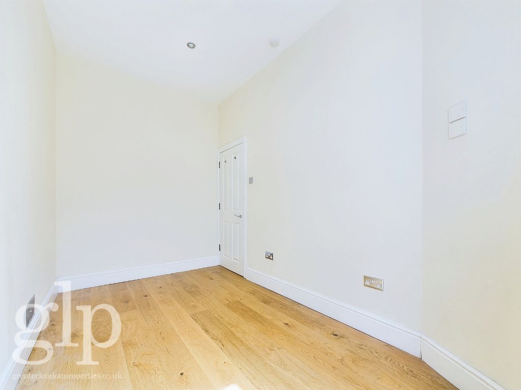 Property photo 2 of 13 3300584