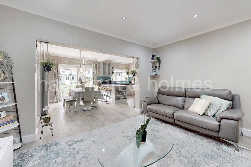 Property photo 3 of 21 W07.Jpg