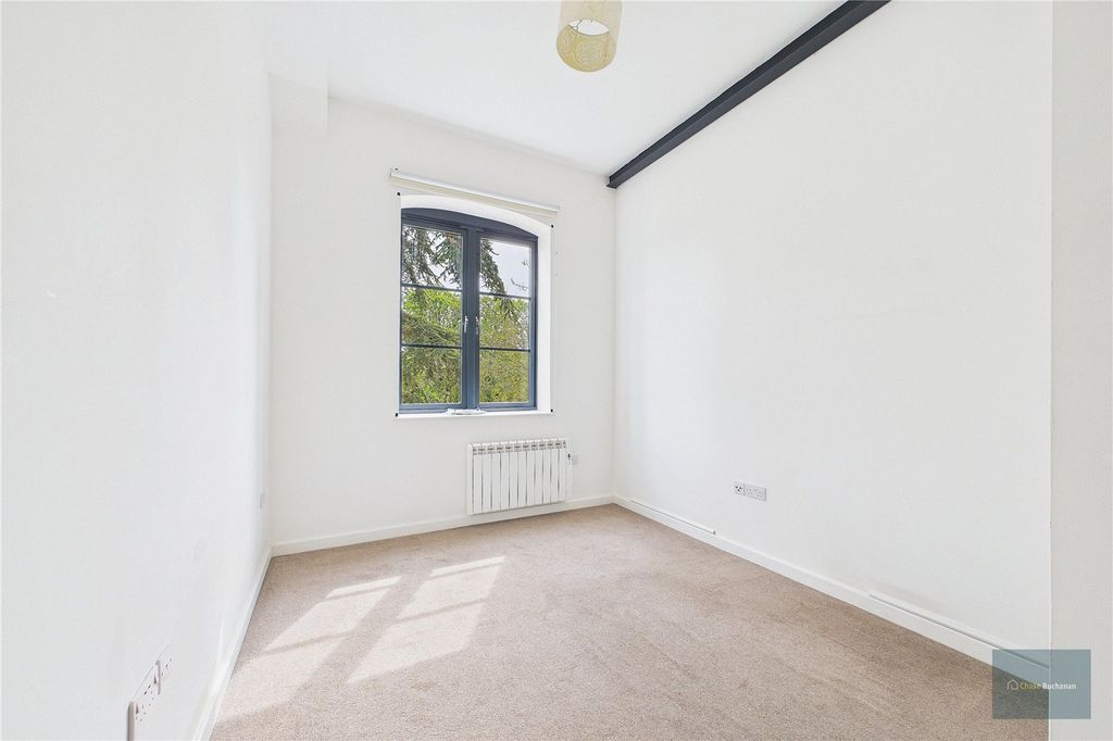 Property photo 2 of 18 Picture No. 25