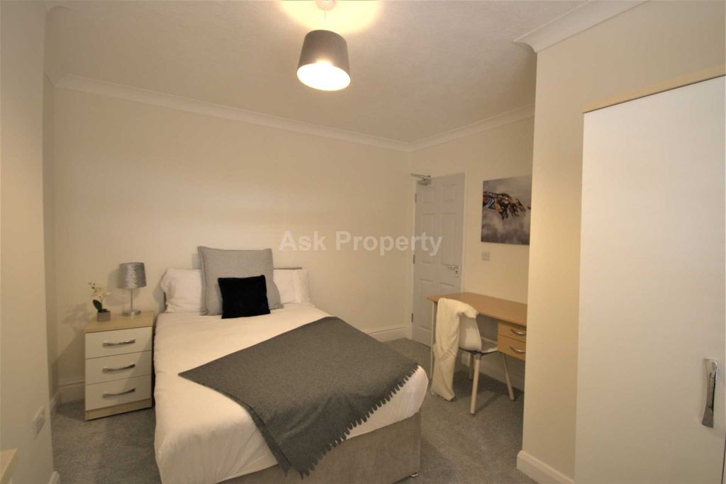 Property photo 1 of 2