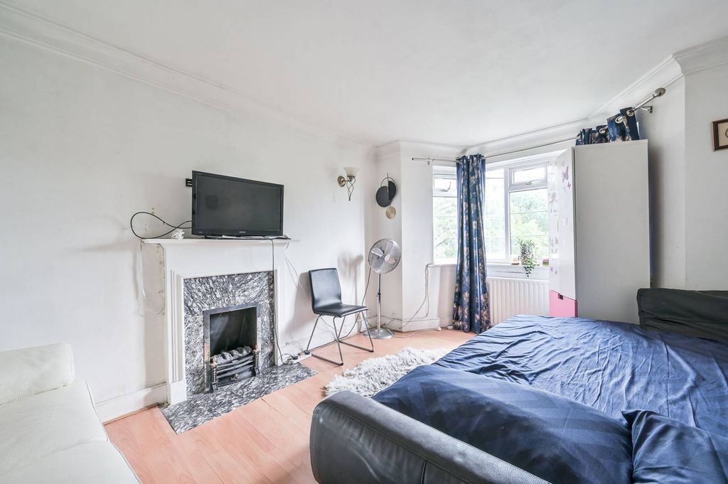 Property photo 1 of 5