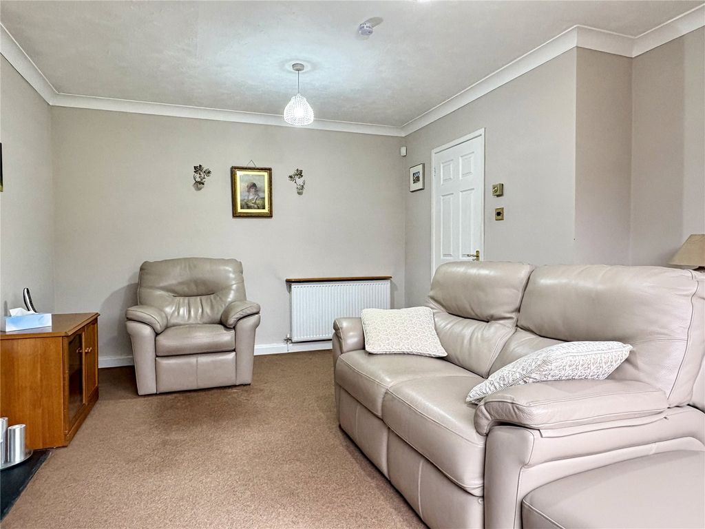 Property photo 3 of 14 Lounge
