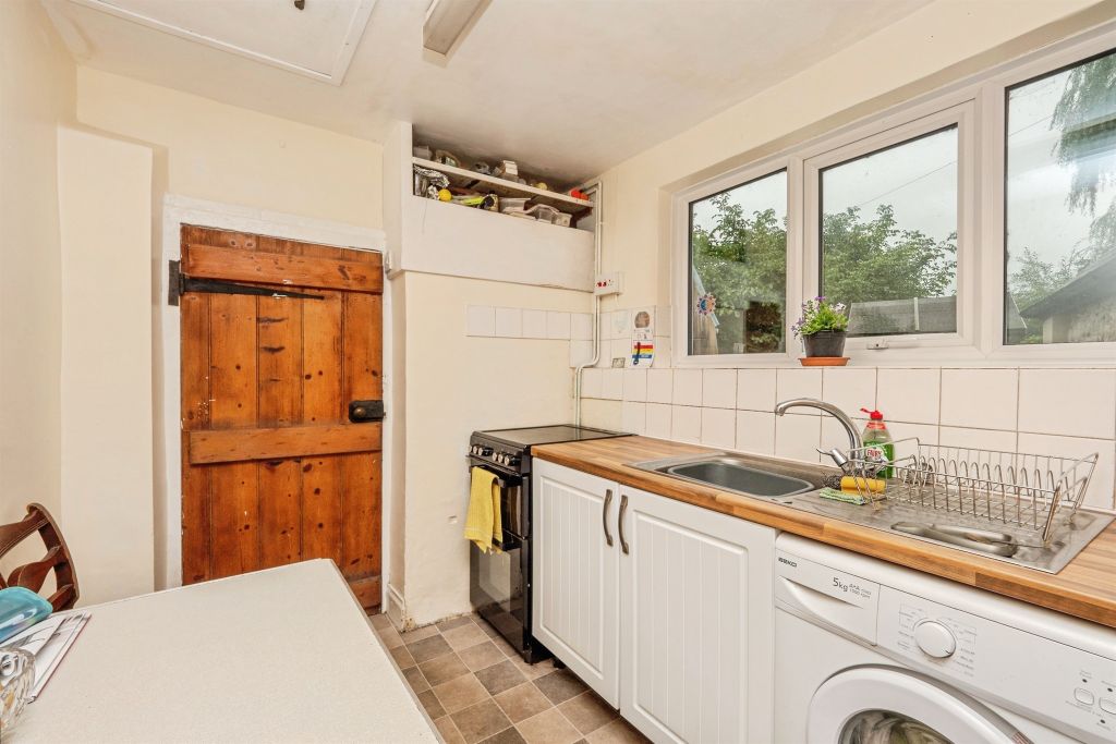 Property photo 2 of 27