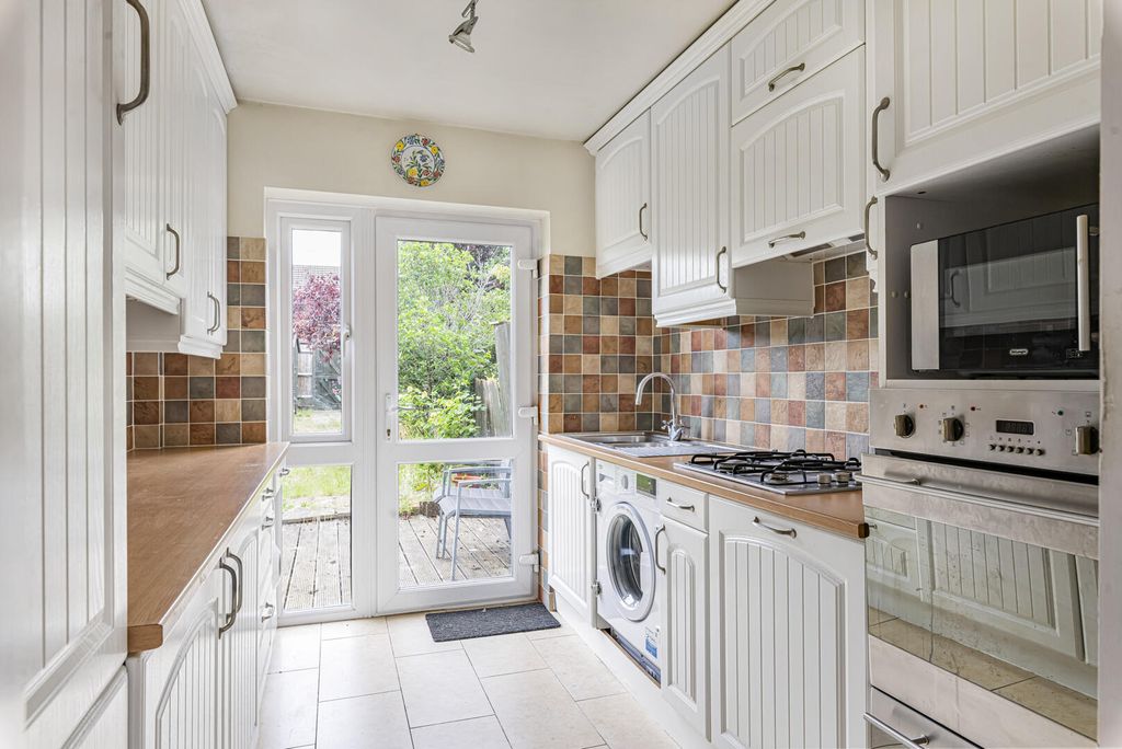Property photo 2 of 18 Kitchen