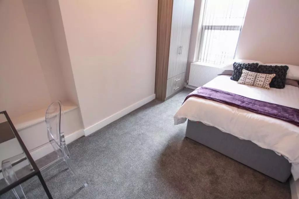 Property photo 2 of 12 Bright And Tidy Double Bedroom Featuring A Comfort...