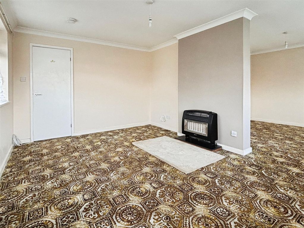 Property photo 3 of 18 Lounge V2.Jpg