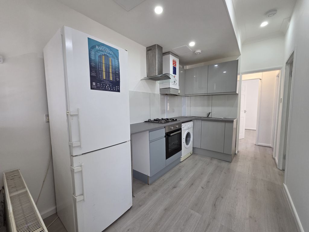 Property photo 1 of 8 2 Bedroom Flat For Rent (Ig1 / Elizabeth Line)
