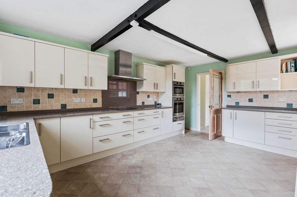 Property photo 2 of 22