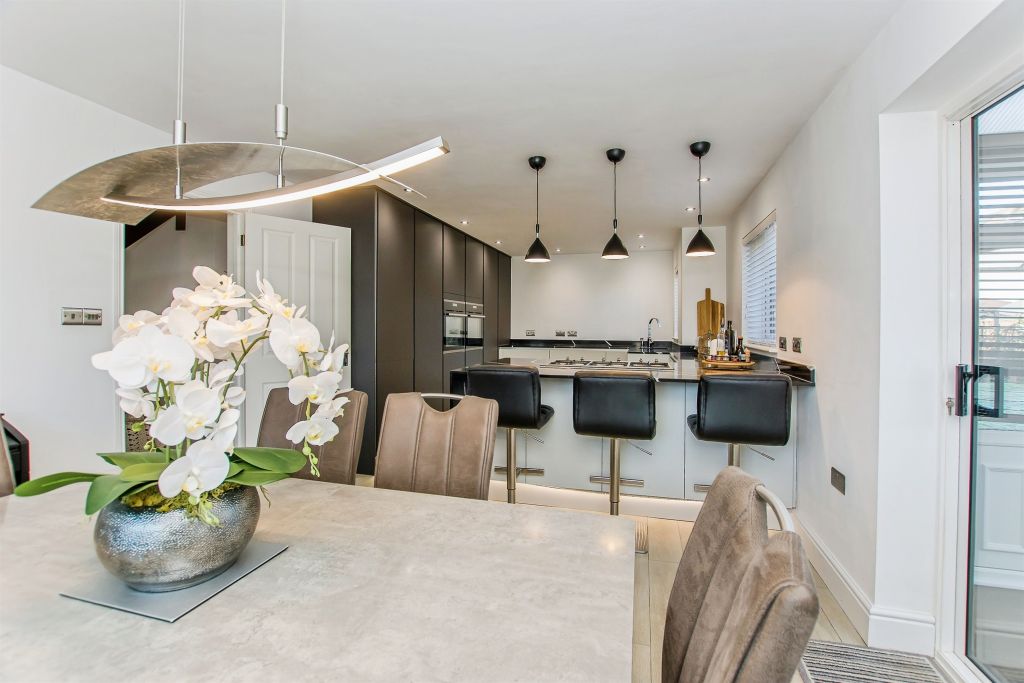 Property photo 3 of 23