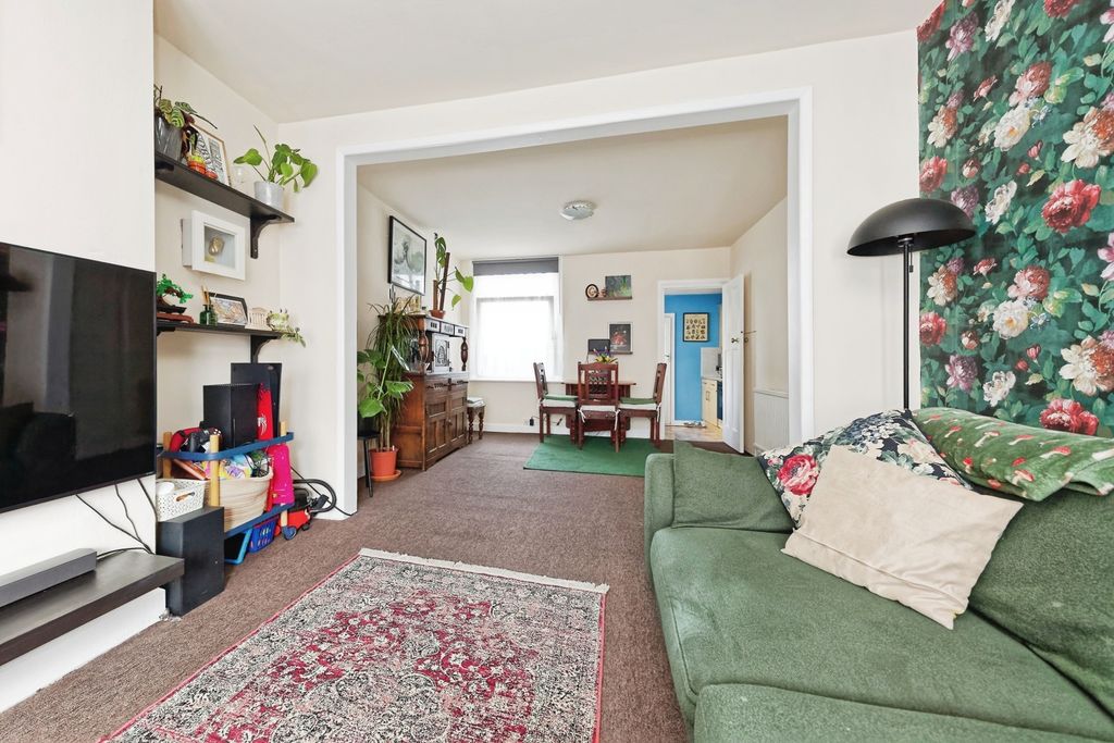 Property photo 3 of 17 Photo