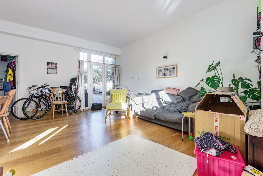 Property photo 2 of 8 779928 (2)