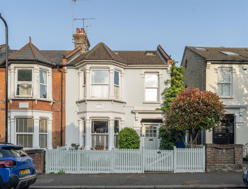 Property photo 1 of 33 Beech Hall Road, E4