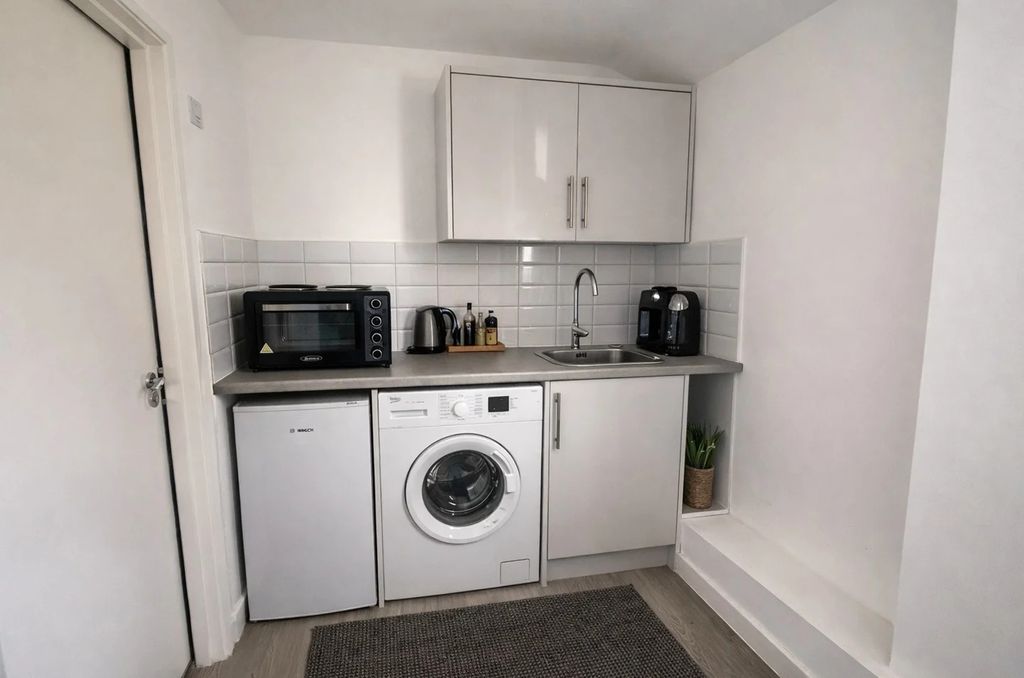 Property photo 2 of 3