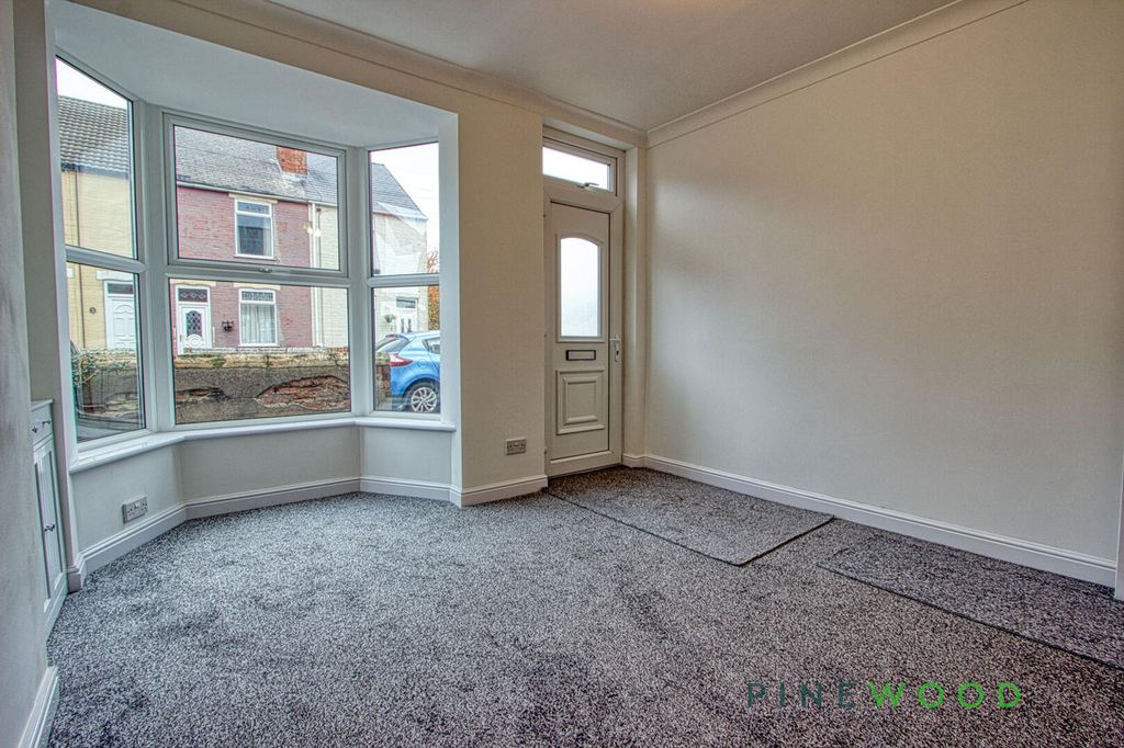 Property photo 2 of 22 Living Room