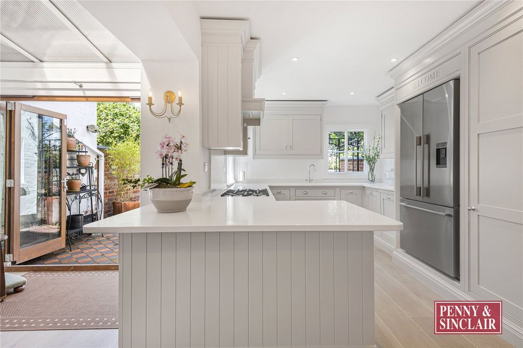 Property photo 2 of 33 Picture No. 92