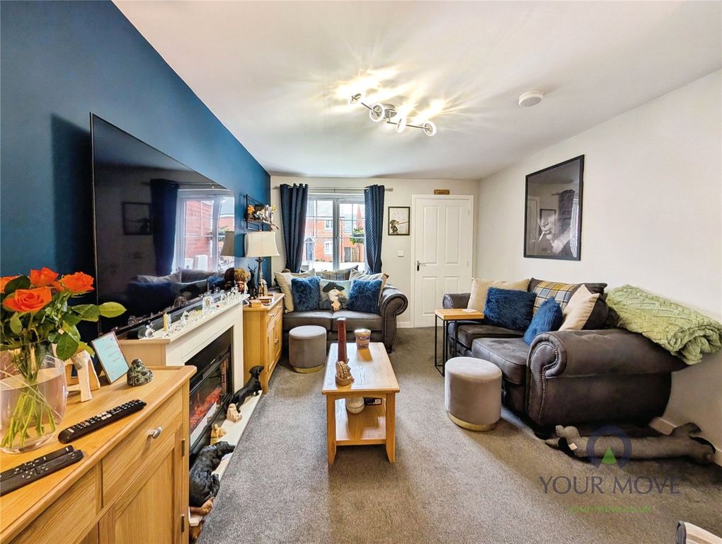 Property photo 3 of 15 Lounge