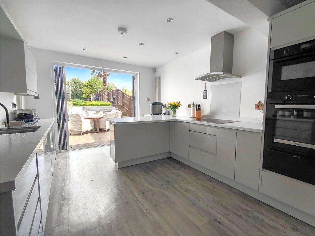 Property photo 3 of 29 Picture No. 98
