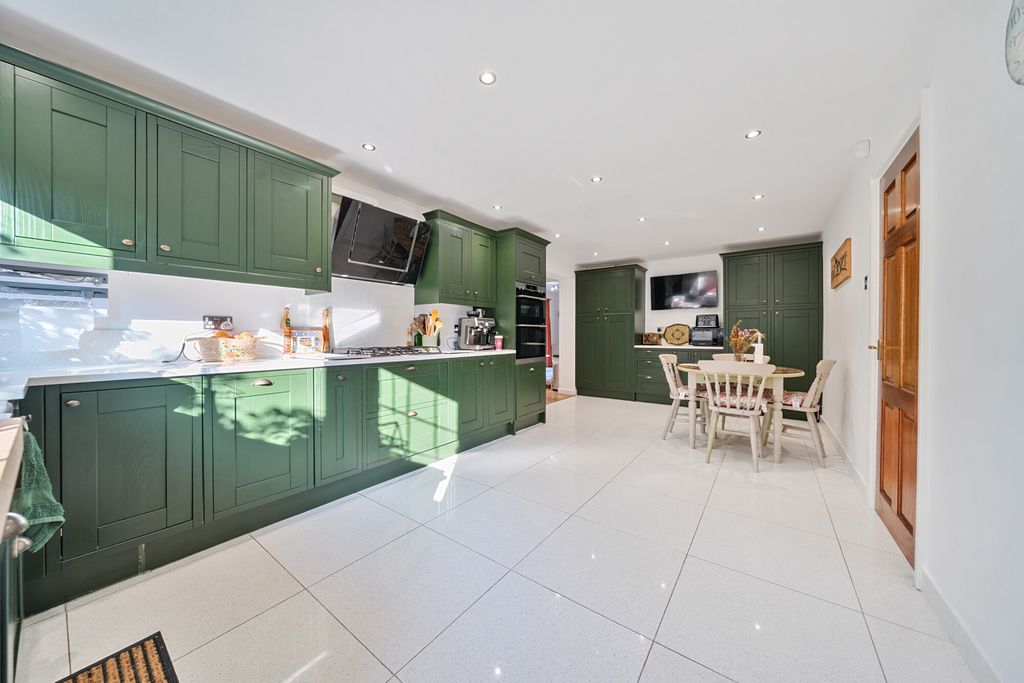 Property photo 2 of 36 1536885-29-6Ad608...