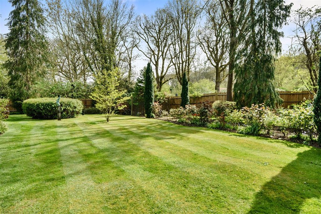 Property photo 3 of 15 Garden 1.Jpg