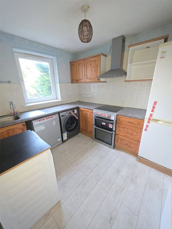 Property photo 3 of 10 Kitchen