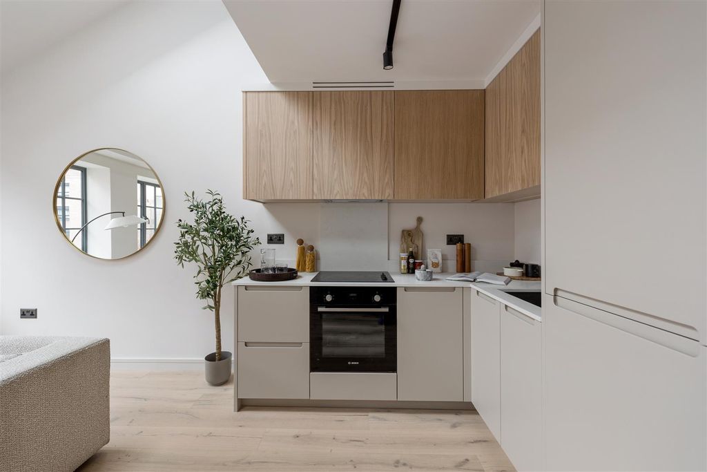 Property photo 3 of 21 Hollybush Gardens, E2