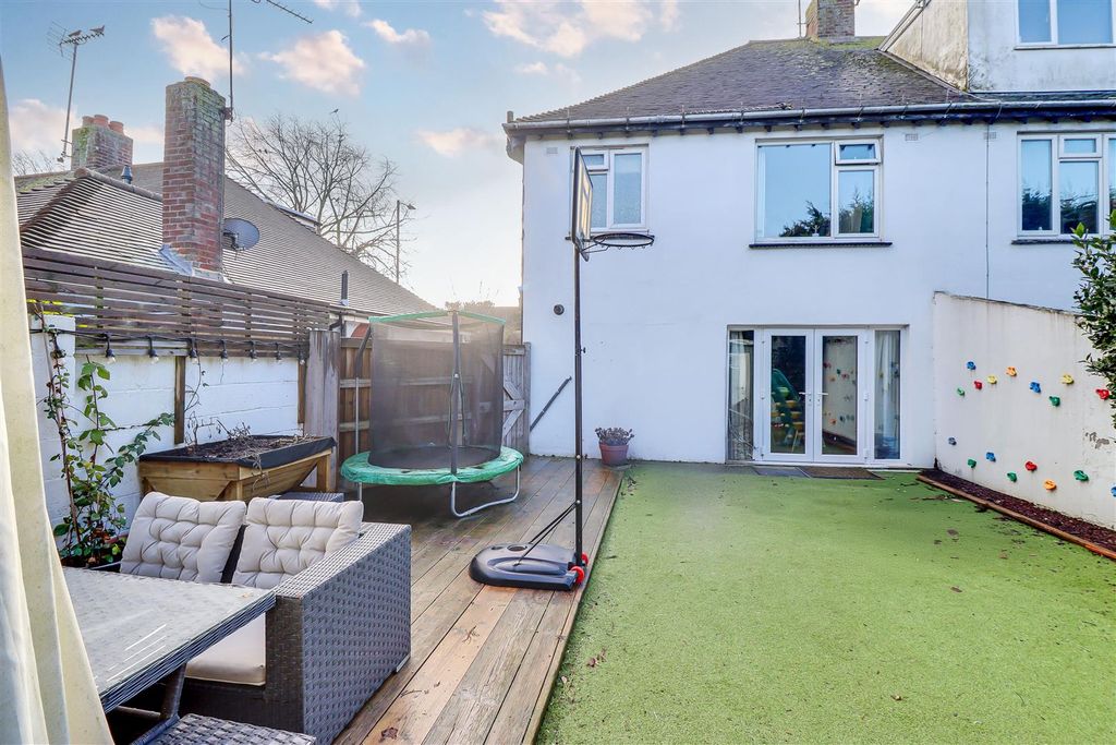 Property photo 2 of 21