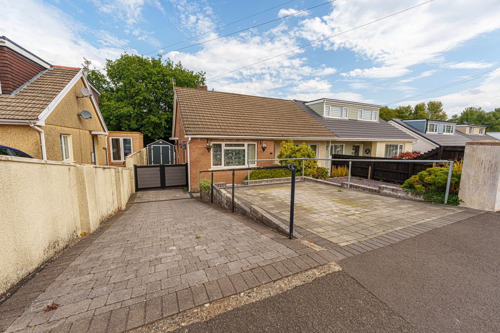 Property photo 1 of 40