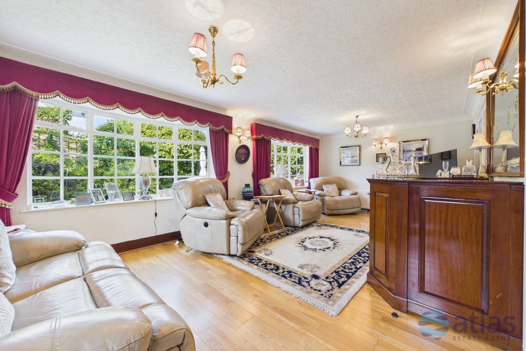 Property photo 2 of 37 Rear Reception Room