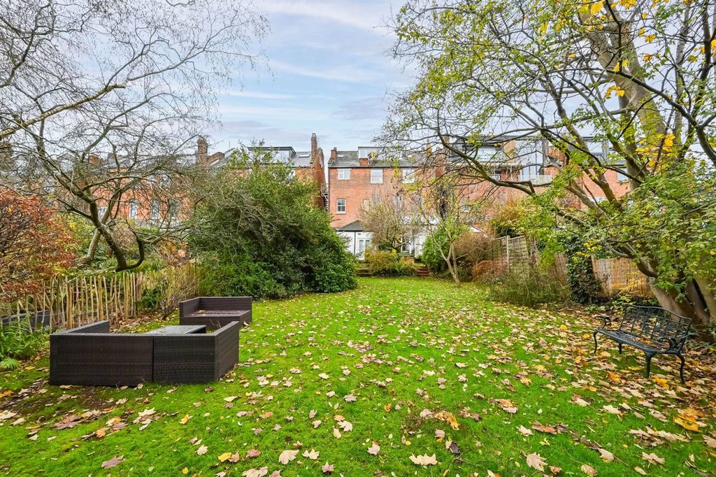 Property photo 3 of 32