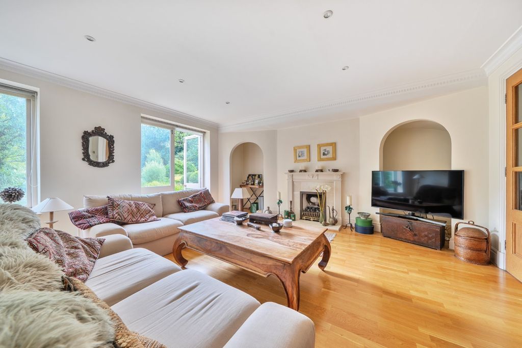 Property photo 2 of 23 Picture No. 06