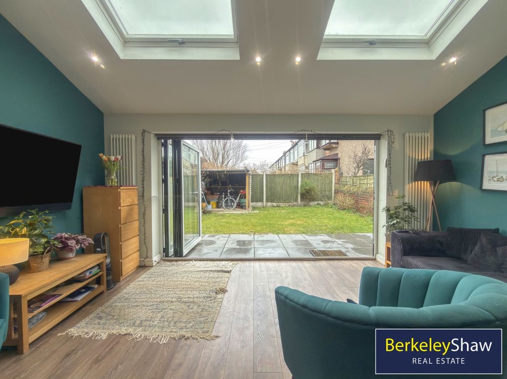 Property photo 3 of 18 Pbox-Img.Jpg
