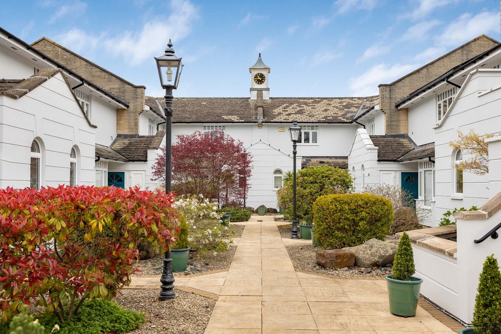 Property photo 2 of 17 Outside