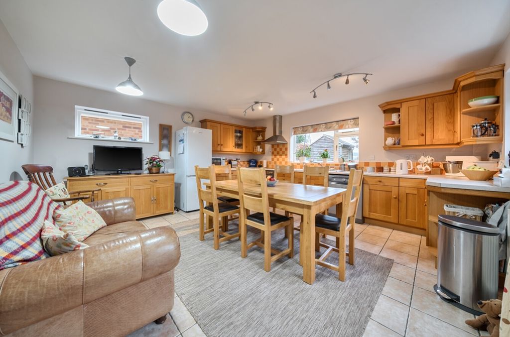 Property photo 3 of 25 1394335-17-696001B629775