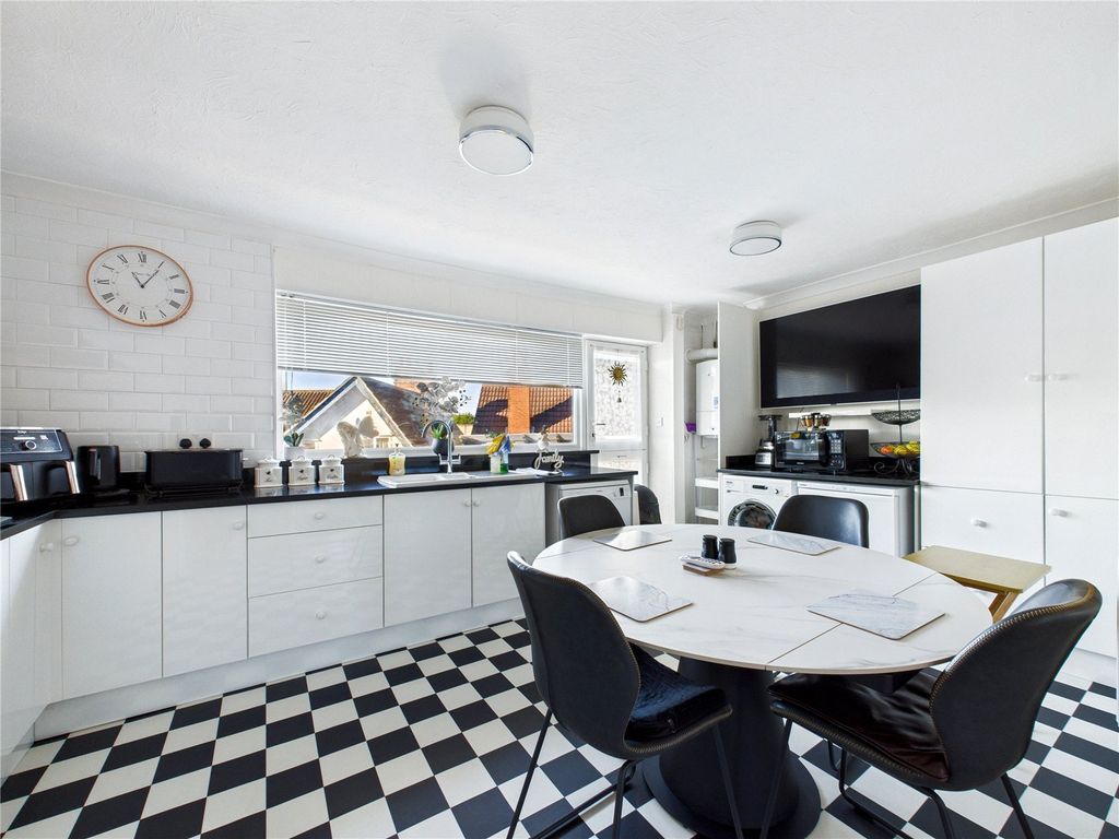 Property photo 3 of 16 Picture No. 13