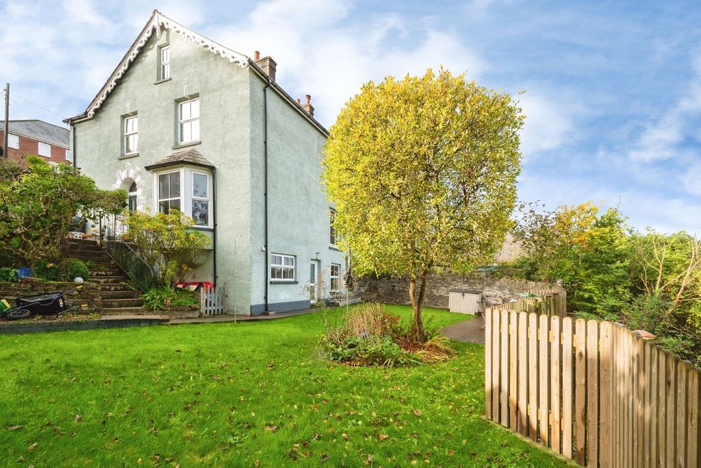 Property photo 1 of 35