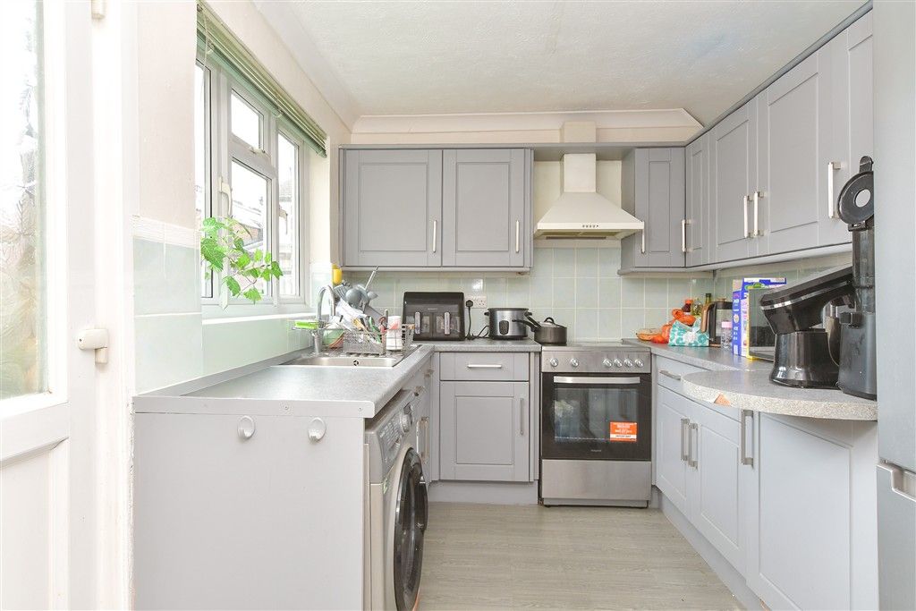 Property photo 2 of 11 Kitchen