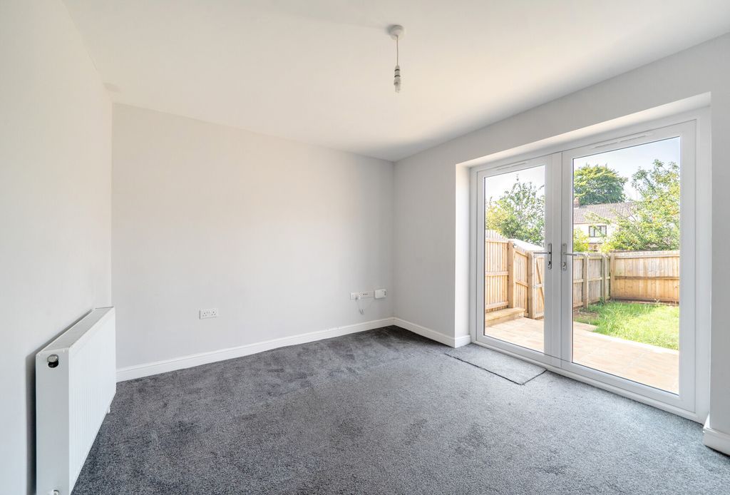 Property photo 3 of 16 1342152-3-689F1F2...