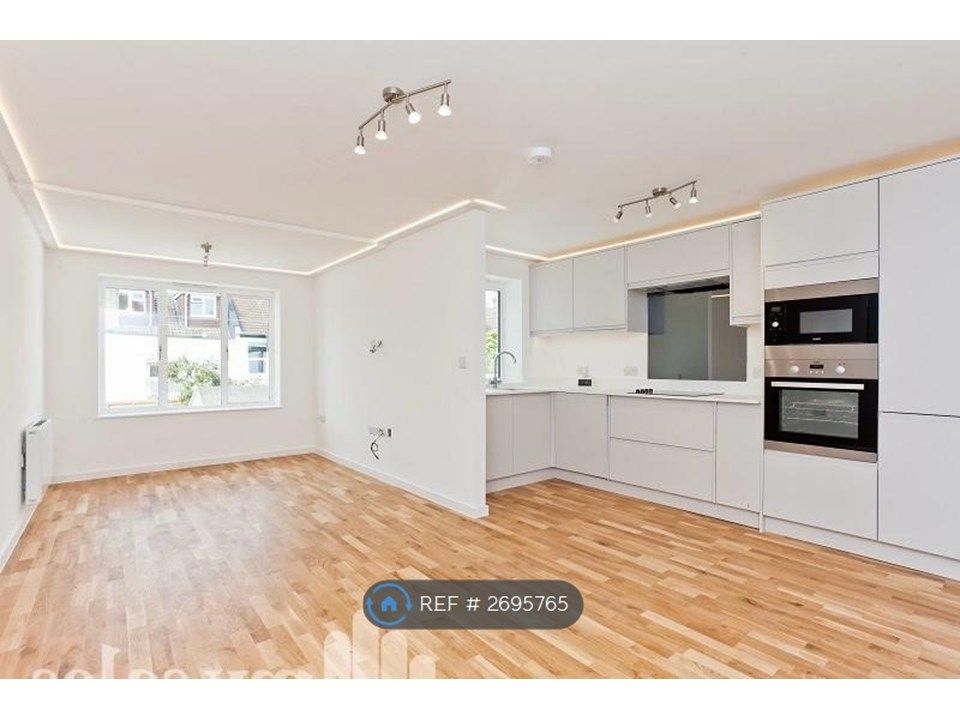 Property photo 1 of 6 Living Room