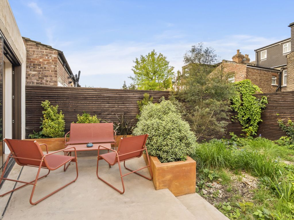 Property photo 3 of 18