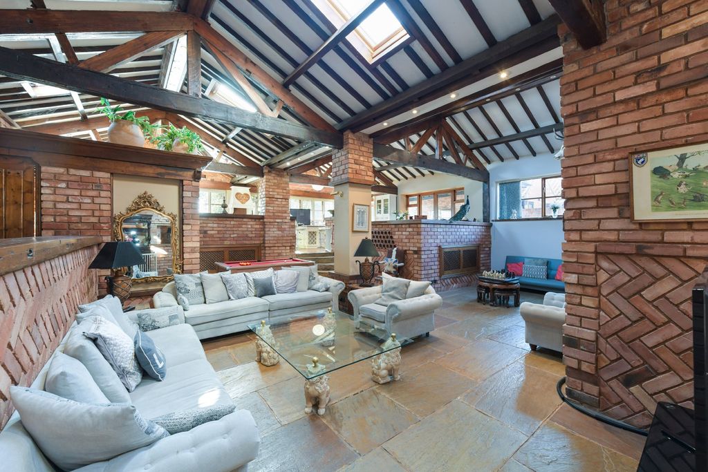 Property photo 2 of 33