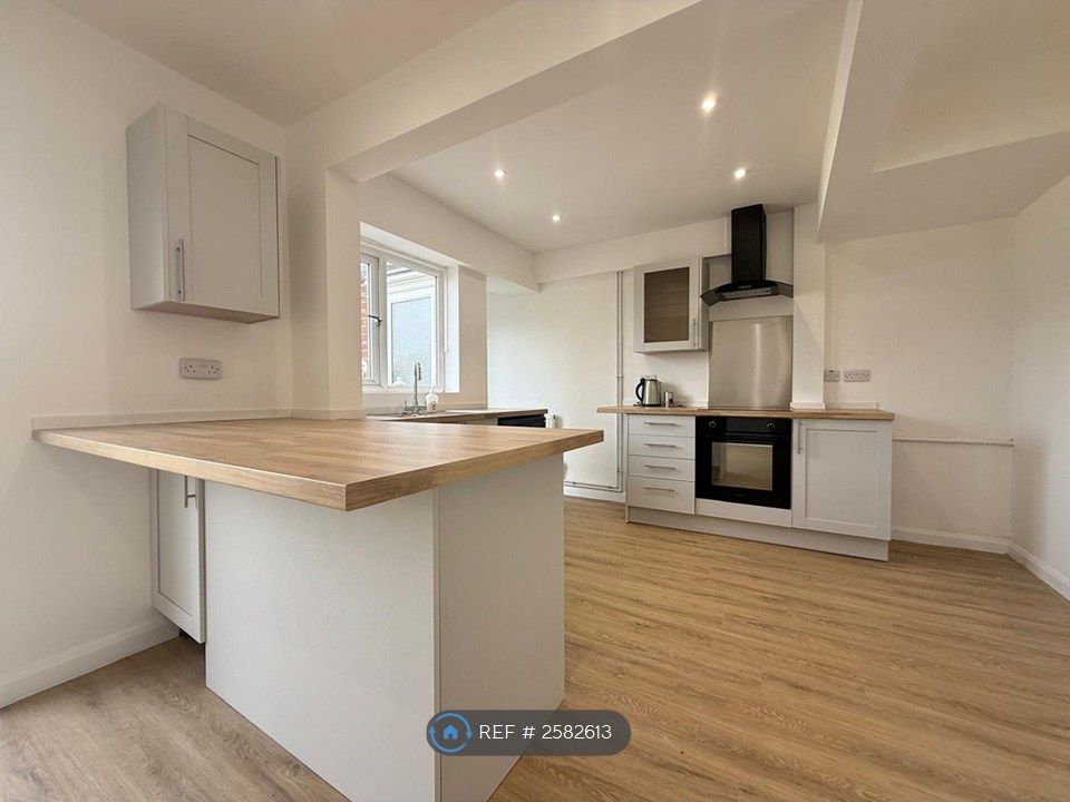 Property photo 1 of 7 Kitchen